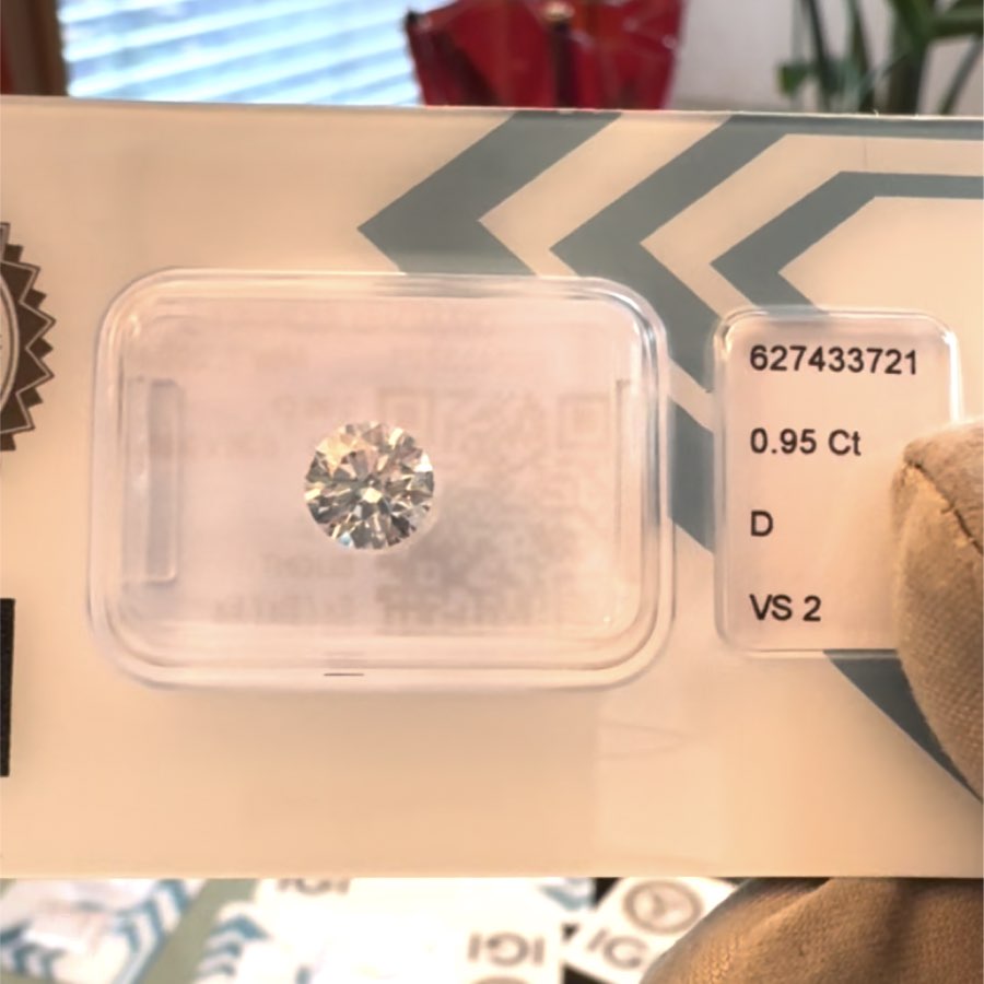 0.95 ct D VS2