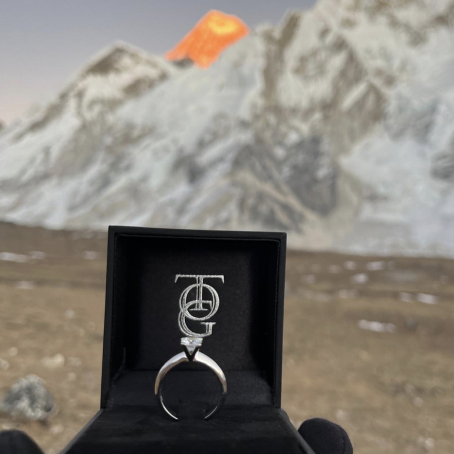 proposta di matrimonio al campo base dell'Everest